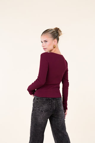 Asymmetrische top met knopen burgundy - Bowy