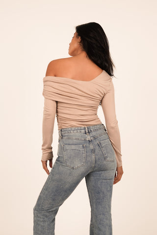 One shoulder top geplooid taupe - Kyra