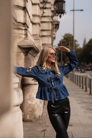 Denim blouse top met strikjes donker blauw - Mila