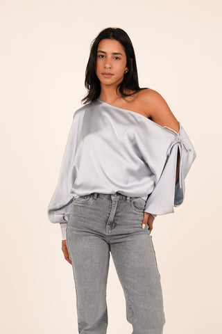 One shoulder satin top licht blauw - Djessy