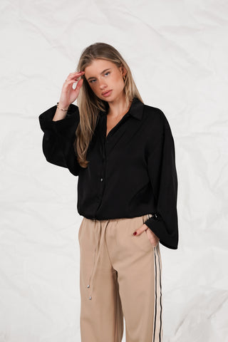 Oversized satin blouse zwart - Madelon